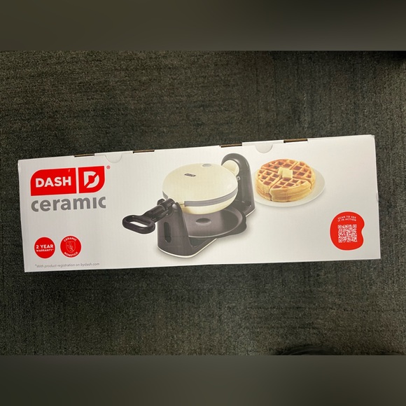 NWT! Dash Flip Belgian Waffle Maker - Picture 2 of 5